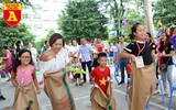 Gần 2.000 bệnh nhân nhi vui đón 'Trung thu hồng'
